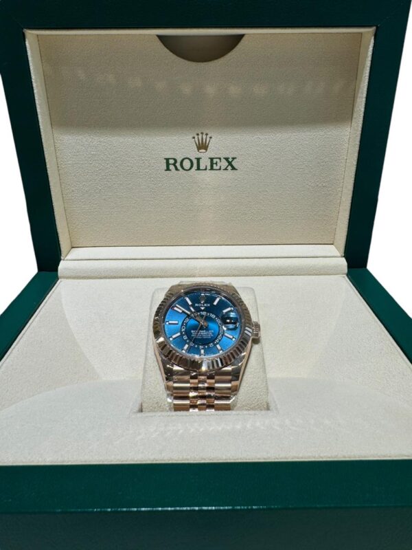 Rolex Sky Dweller 42mm 336935 Rose Gold Blue Green Dial Jubilee Bracelet - Replica - Image 4