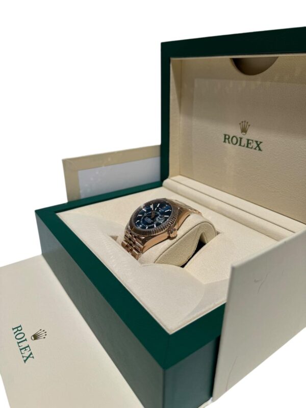 Rolex Sky Dweller 42mm 336935 Rose Gold Blue Green Dial Jubilee Bracelet - Replica - Image 6